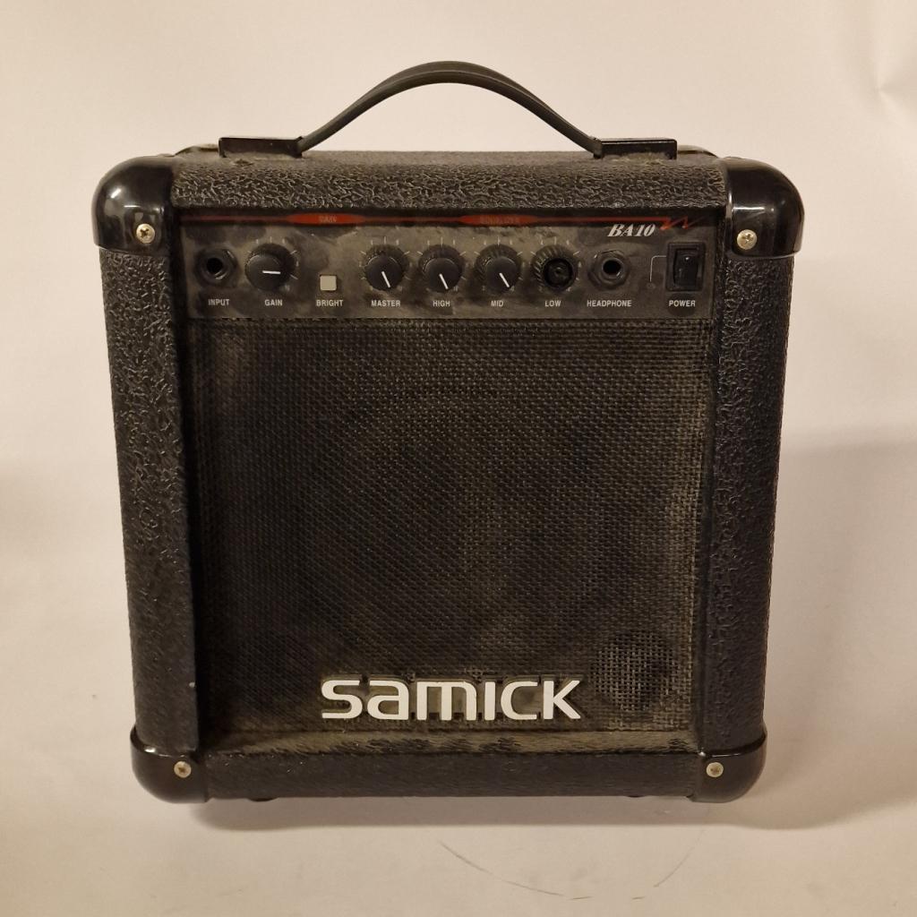 Samick BA10 Gitaar Versterker, Audio, Tv en Foto, Flex Ltd., Gebruikt, https://flex.com/contact-us, Nobelstraat 10, 5807 GA Oostrum