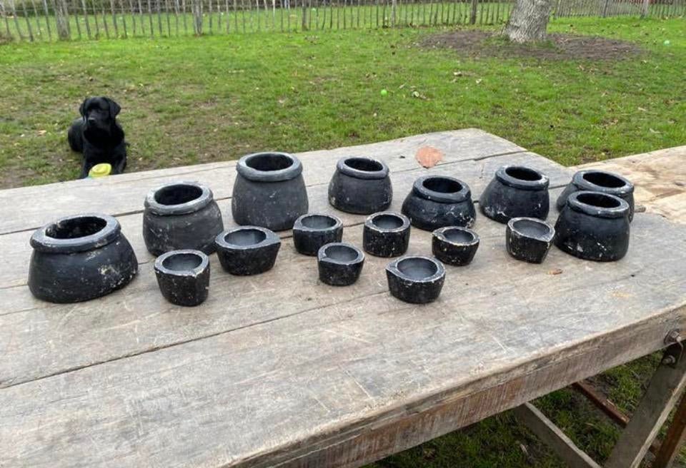 Oude potjes van speksteen. Klein en groot, Gebruikt, Ophalen of Verzenden, Nvt, Steen/keramiek