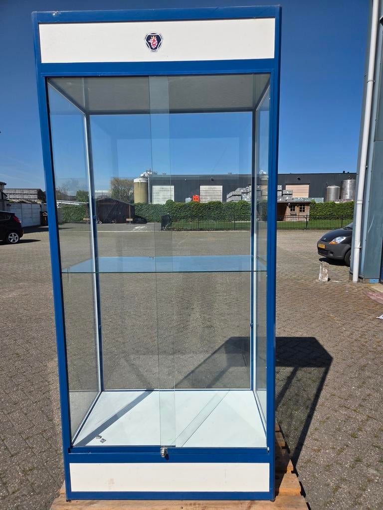 Vitrinekast, Ophalen, Zo goed als nieuw, Oranje of Koningsdag
