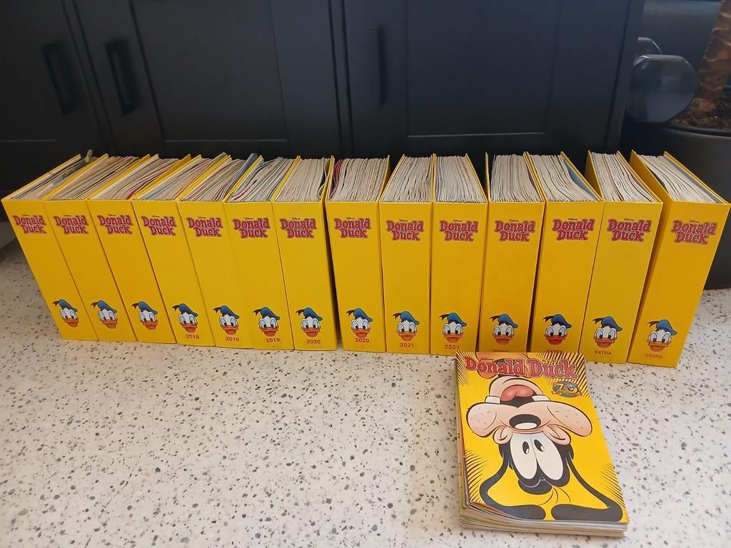 7 jaargangen Donald Duck + Donald Duck extra in verzamelband, Boeken, Complete serie of reeks, Ophalen of Verzenden, Gelezen