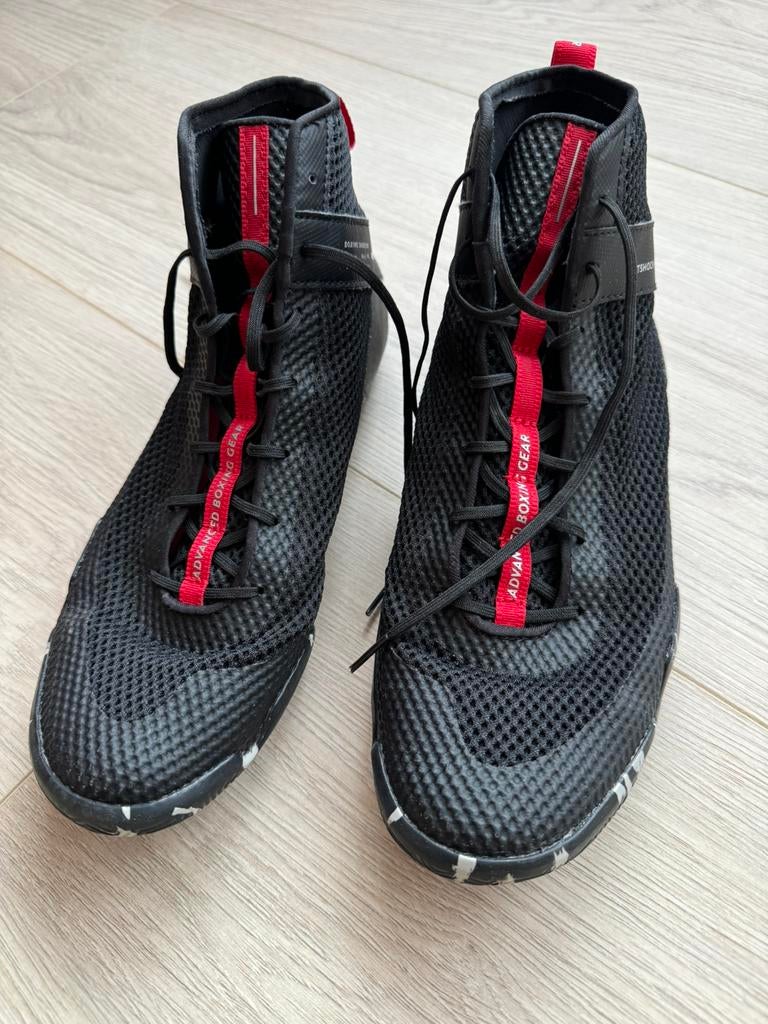 Te koop nieuwe 2paar box of worstelschoenen / sportschoenen, Ophalen of Verzenden, Zo goed als nieuw, Hardloopschoenen, Asics