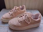 Nike Air Force 1 Sage Low AF-1 roze suede 38,5, Kleding | Dames, Schoenen, Nike, Ophalen of Verzenden, Roze, Sneakers of Gympen