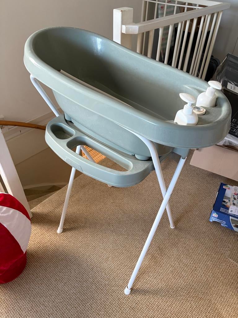 Bébé-jou babybadje met standaard, Kinderen en Baby's, Badjes en Verzorging, Ophalen of Verzenden, Zo goed als nieuw, Badje, Bébé-jou