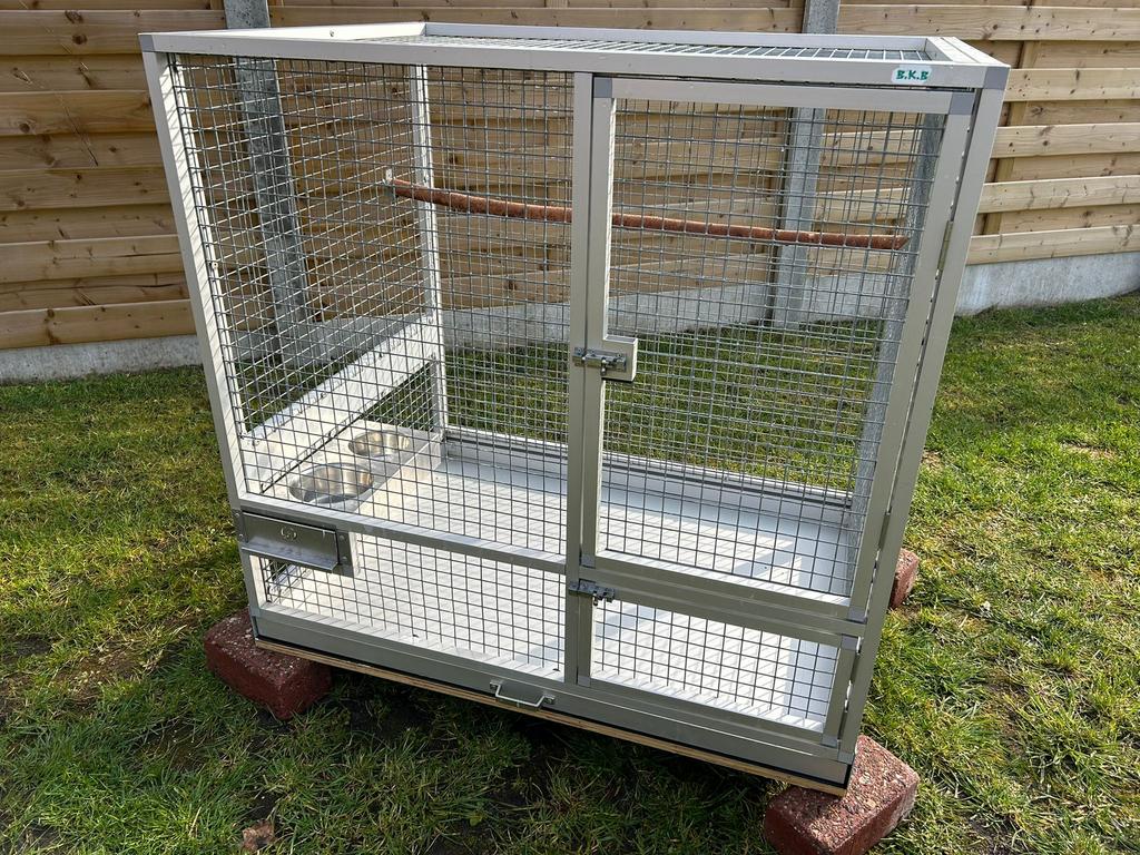 Super nette kamervolière/ papegaaienkooi, Ophalen, Zo goed als nieuw, Aluminium, Volière