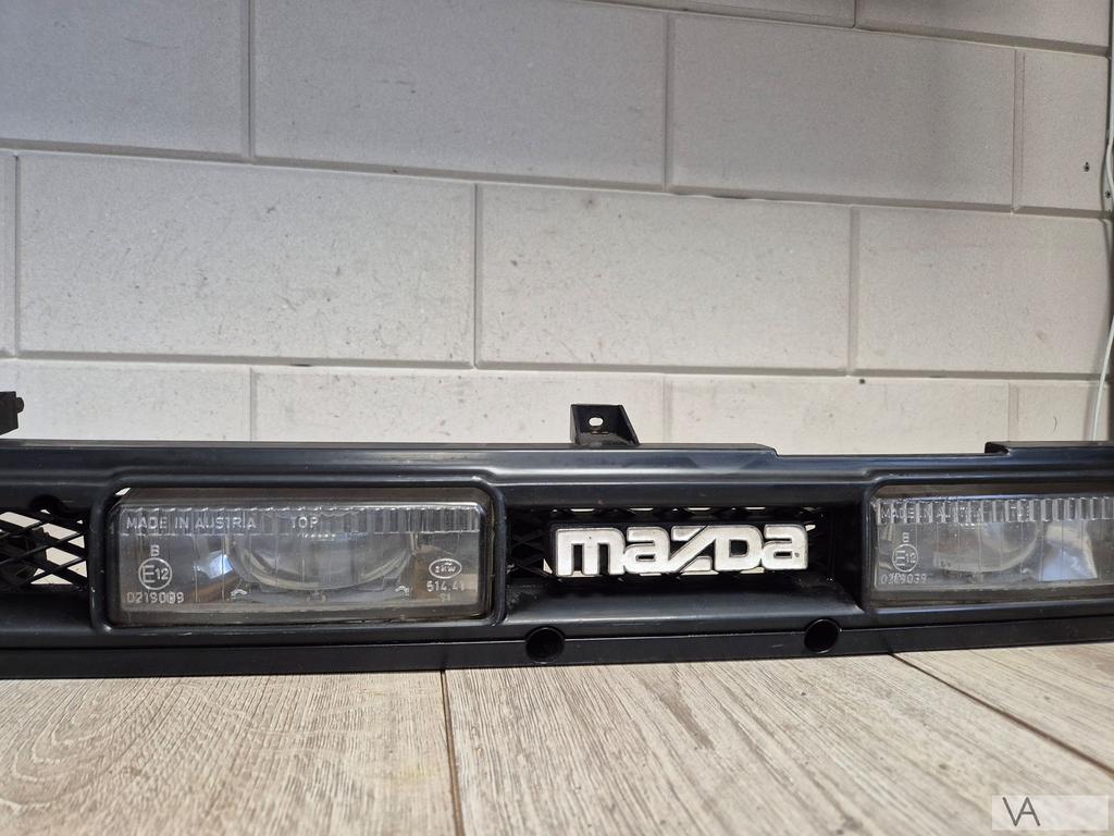 Mazda 323 BG 1988 - 1994 grille met mistlampen fog lights, Auto-onderdelen, Gebruikt, -, -, Ophalen of Verzenden