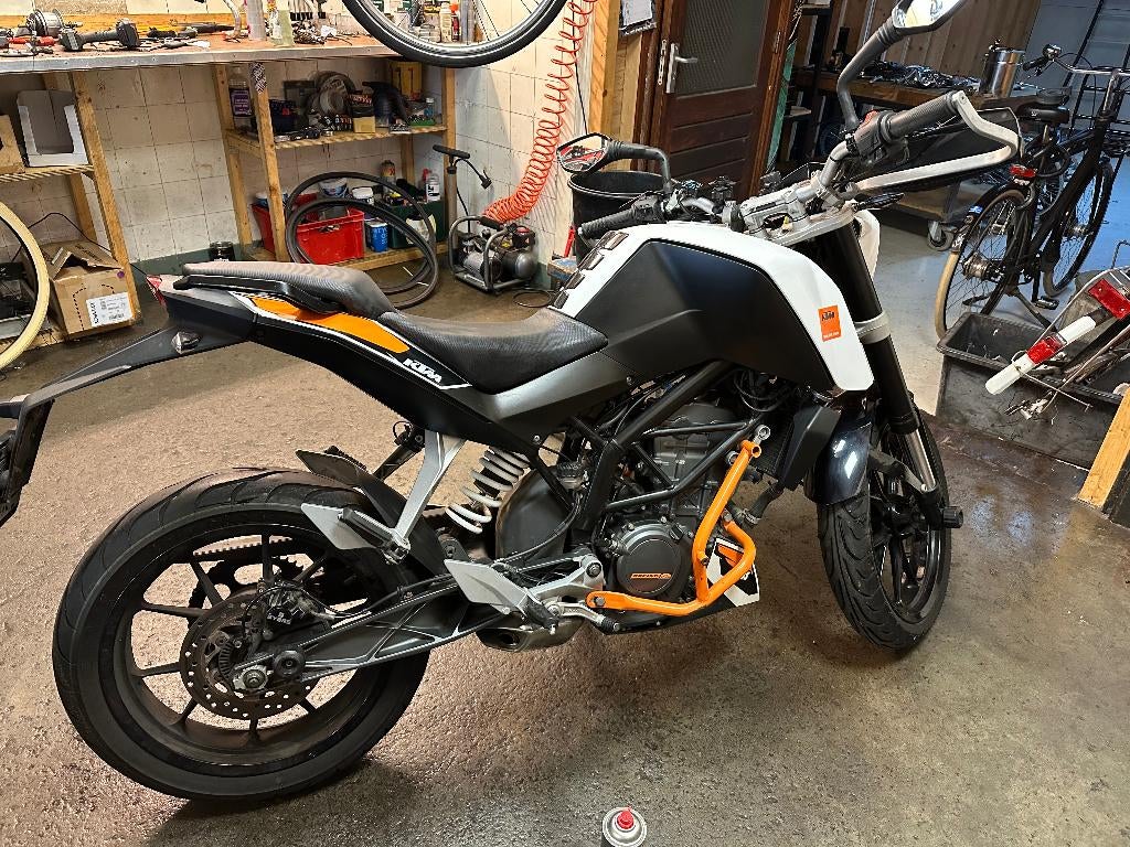 KTM Duke 125 (2013) ABS - Betrouwbare motor!, Motoren, Gebruikt, Particulier, 125 cc, 11 kW of minder