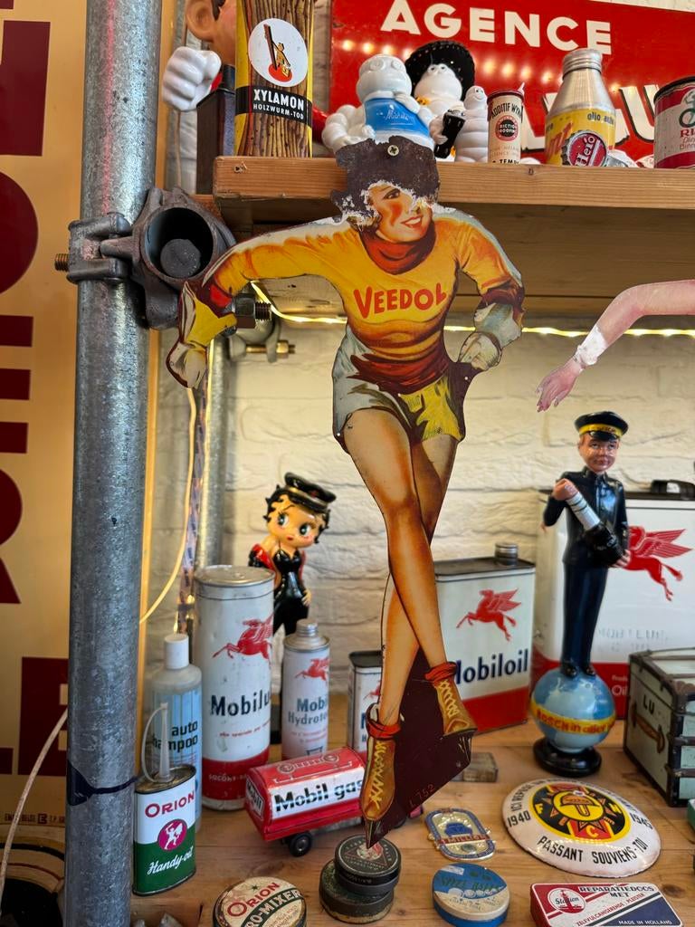Vintage Veedol  Reclamebord - Jaren '50 Pin-up, Antiek en Kunst, Curiosa en Brocante, Ophalen