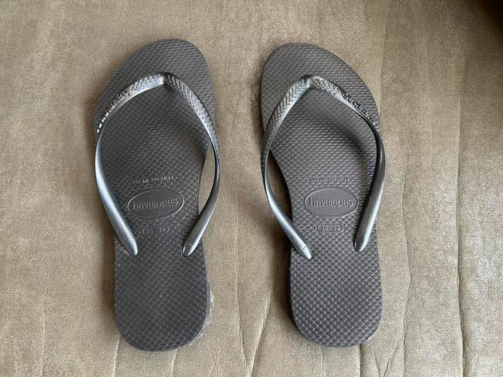 Havaianas slippers maat 37/38, Kleding | Dames, Schoenen, Gedragen, Slippers, Zwart, Ophalen of Verzenden