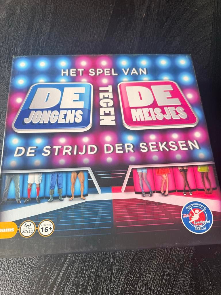 De jongens tegen de meisjes spel, Hobby en Vrije tijd, Gezelschapsspellen | Bordspellen, Vijf spelers of meer, Ophalen, Zo goed als nieuw