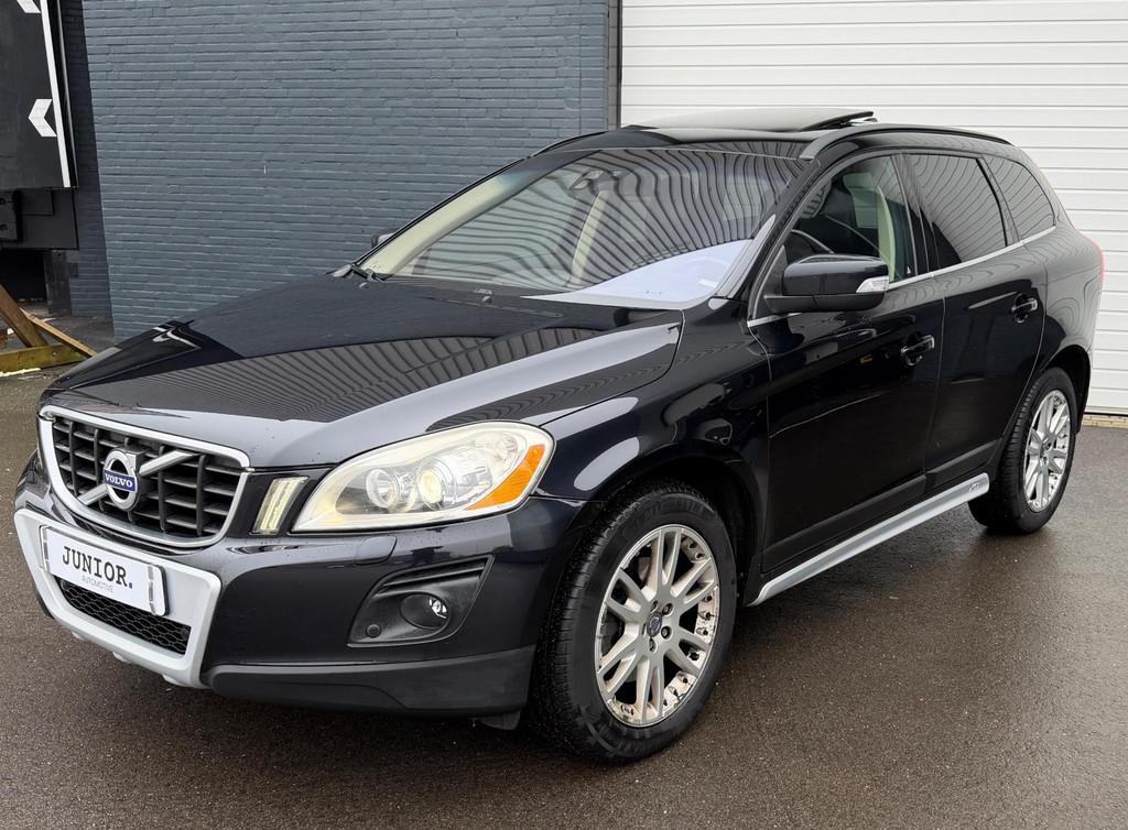 Volvo XC60 3.0 T6 AWD Momentum PANO/CARPLAY/VOLO-H/LEDER, Auto's, Automaat, Gebruikt, 2000 kg, Zwart