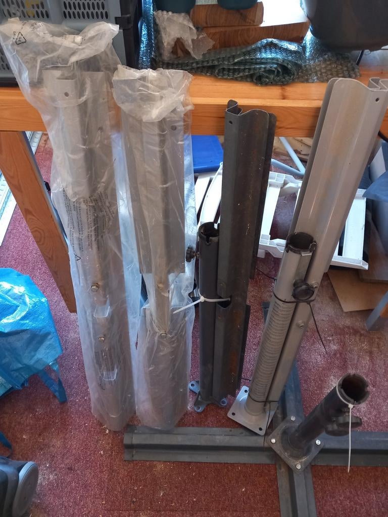 Diverse parasolvoeten en verzwaartegels - IKEA Svarto, Tuin en Terras, Parasols, Zo goed als nieuw, Parasolvoet, Minder dan 1 meter