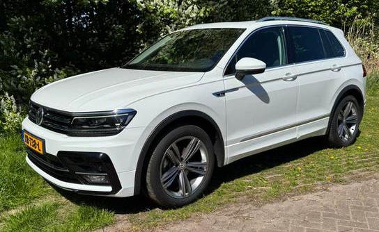 VW Tiguan R-line 1.4 TSI DSG 2018, trekhaak, pano, keyless, Automaat, 1800 kg, 4 cilinders, Wit