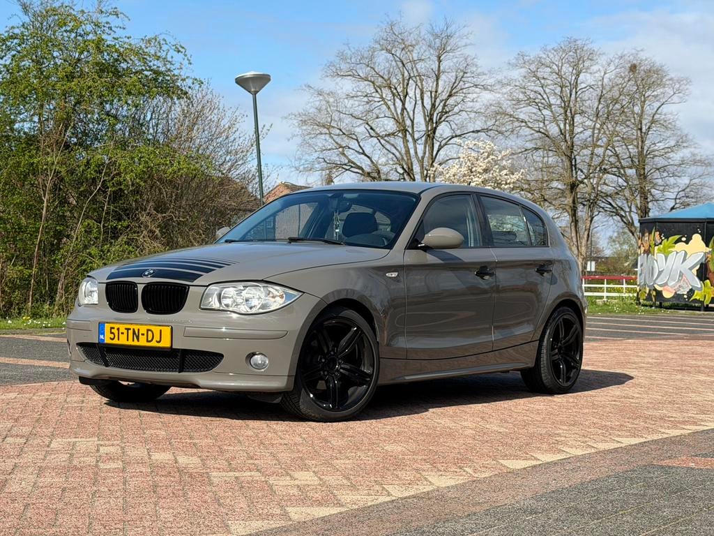 BMW 1-Serie 1.6 116I 2006 Grijs, Auto's, 1596 cc, Zwart, 4 cilinders, Origineel Nederlands