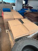 Gratis af te halen: Bruine tapijttegels (per pallet), Ophalen, Minder dan 50 cm, Gebruikt, 50 tot 100 cm