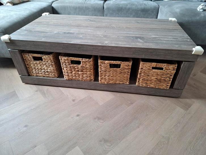 Mooie salontafel millennium oak donkerbruin (135x67), Huis en Inrichting, Tafels | Salontafels, Minder dan 50 cm, 100 tot 150 cm
