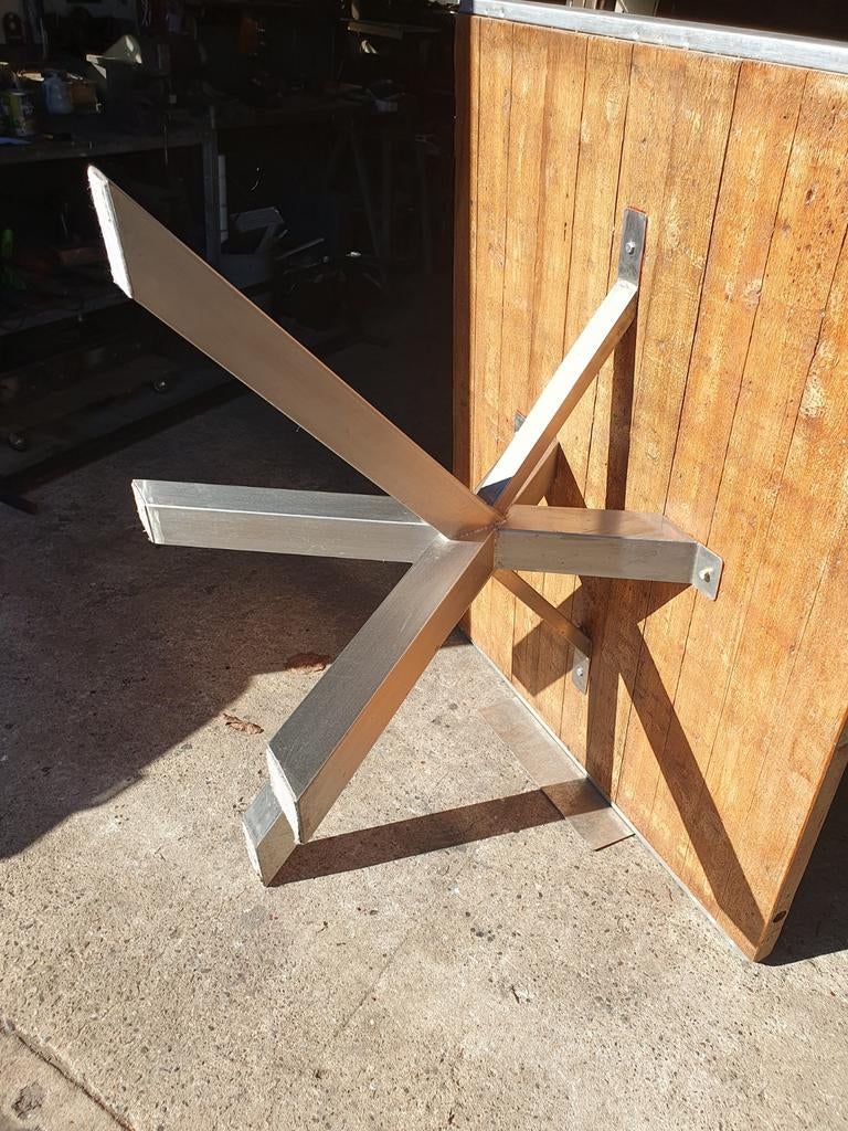 Steen schot tafel met RVS X poot, Huis en Inrichting, Tafels | Eettafels, Ophalen of Verzenden