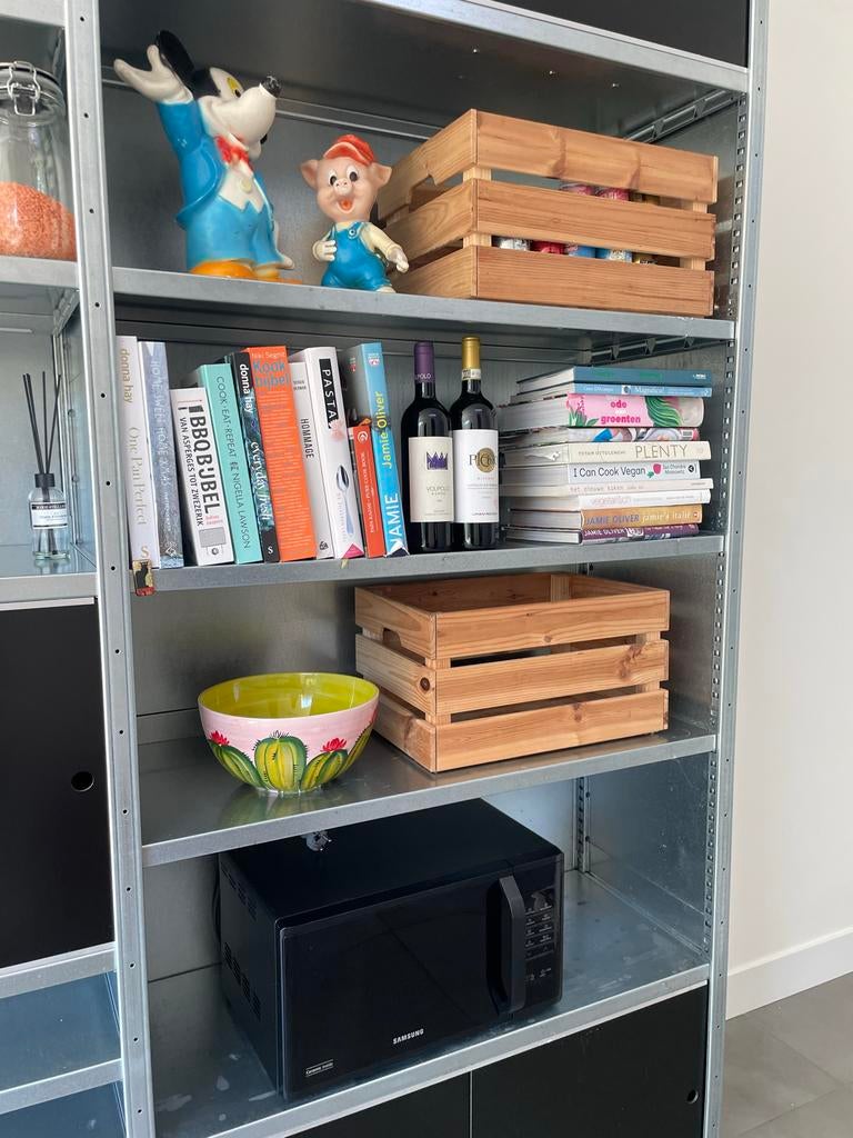 Metalen stellingkast met zwarte deuren en planken, Huis en Inrichting, Kasten | Boekenkasten, Ophalen, Gebruikt, 200 cm of meer