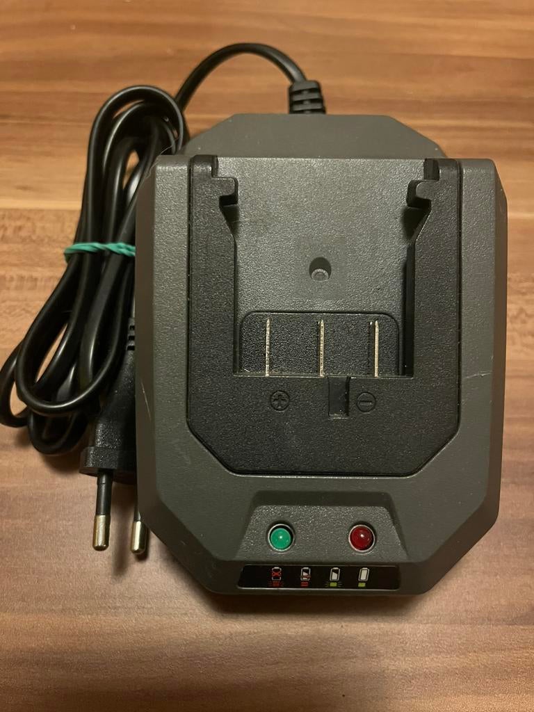 LUX accu/batterijlader 20,9 volt, Ophalen of Verzenden, Zo goed als nieuw