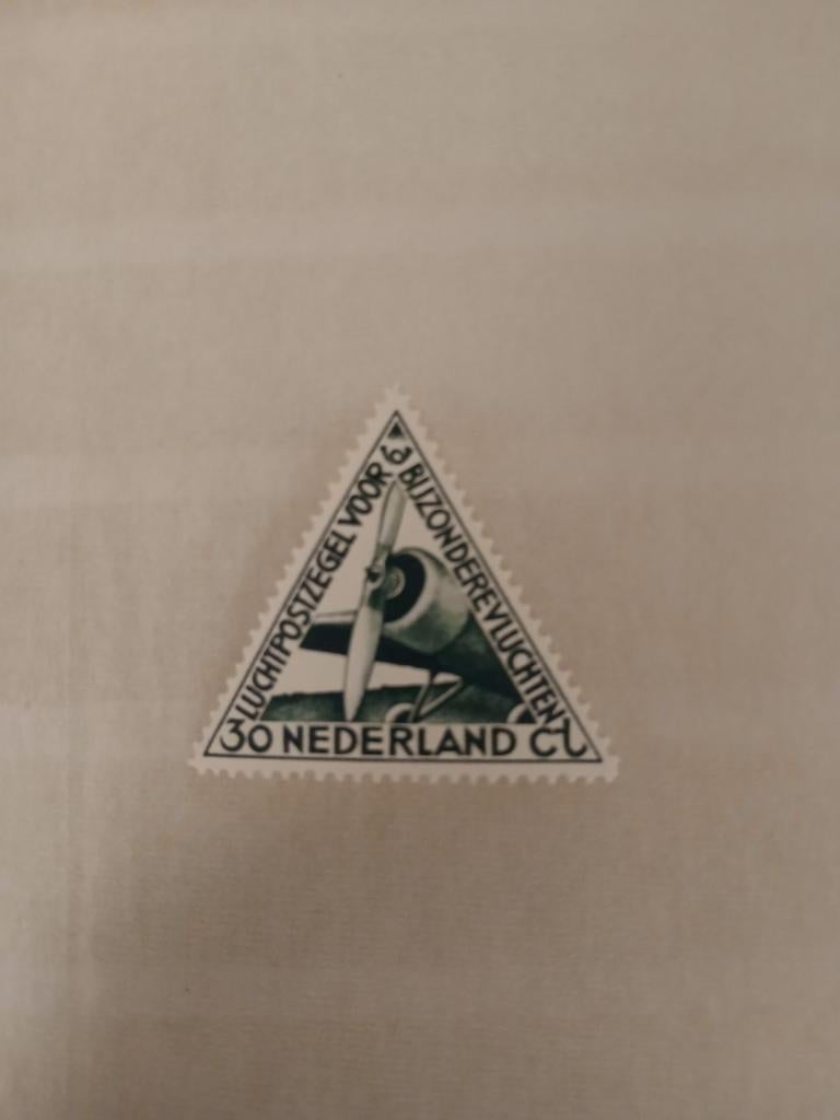 Zeldzame driehoekige luchtpostzegel Nederlands-Indië 1933, Postzegels en Munten, Postzegels | Nederlands-Indië en Nieuw-Guinea