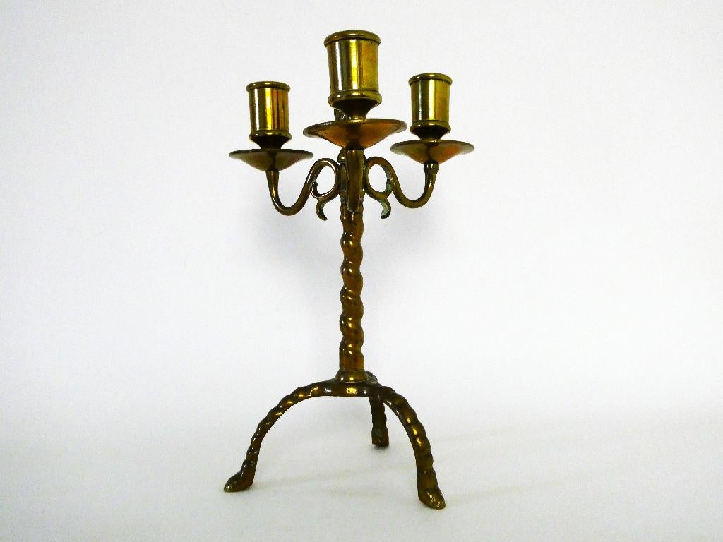 3 Armige antieke massieve messing kandelaar met pijnappel, Antiek en Kunst, Antiek | Kandelaars, Ophalen of Verzenden, Koper of Brons