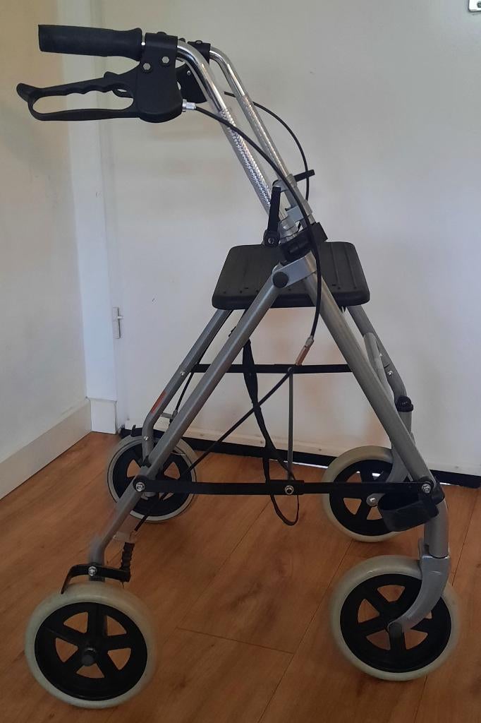 Rollator merk: Drive + Boodschappen netje ( 8.1 kg ), Ophalen of Verzenden, Opvouwbaar, Zo goed als nieuw