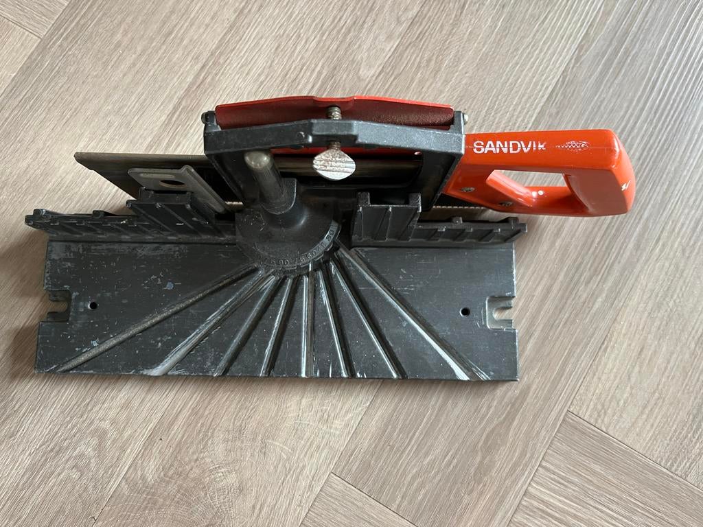 Stanley verstekzaagbox met Sandvik kapzaag, Doe-het-zelf en Verbouw, Gereedschap | Zaagmachines, Gebruikt, Ophalen of Verzenden