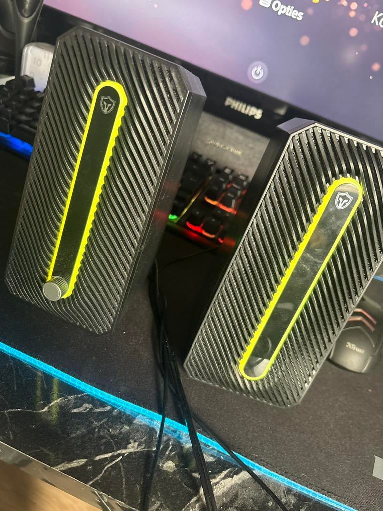 2 boxen battletron, Ophalen, Zo goed als nieuw, Onbekend