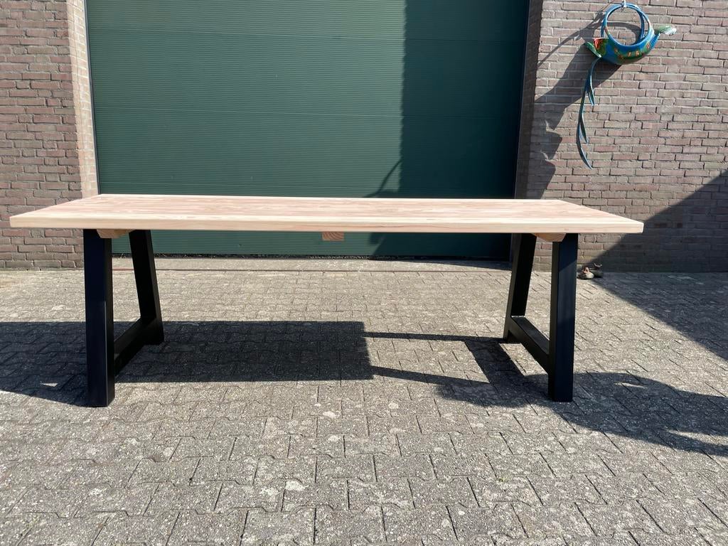 Douglas tuintafel met stalen poten - 240x84 cm, Tuin en Terras, Ophalen of Verzenden, Nieuw, Rechthoekig, Hout