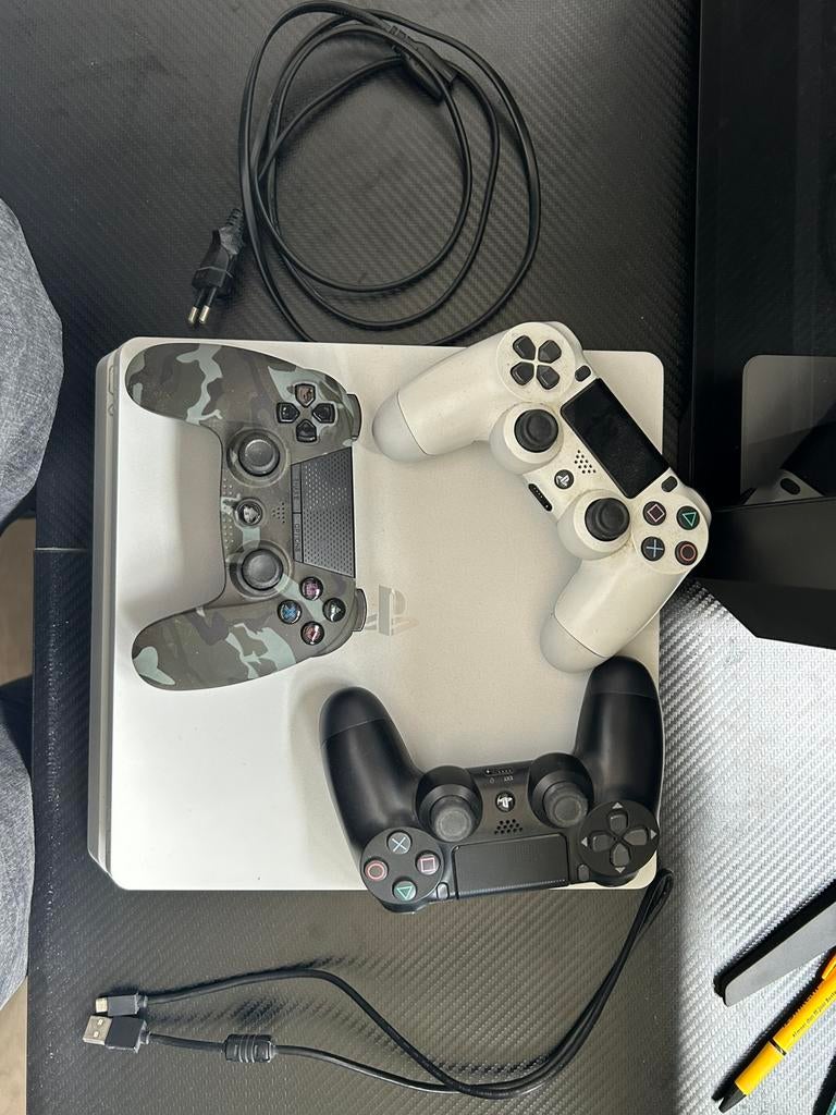 Playstation 4 White, 3 controllers, Spelcomputers en Games, Spelcomputers | Sony PlayStation 4, Ophalen, Original, Met 3 controllers of meer