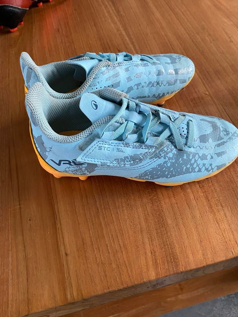 voetbal schoenen decathlon maat 31, Sport en Fitness, Voetbal, Maat XS of kleiner, Ophalen, Gebruikt, Schoenen