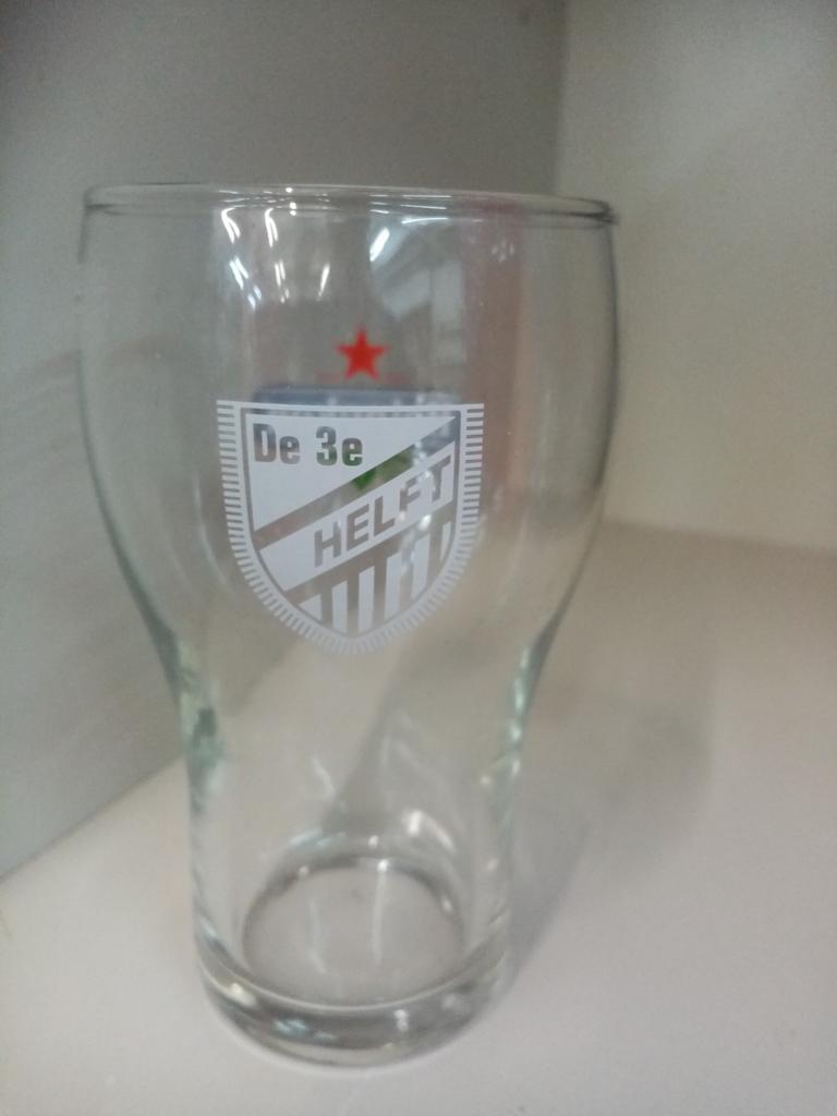 Heineken De 3e helft dubbeldruk bierglas, Verzamelen, Ophalen of Verzenden, Nieuw, Glas of Glazen, Heineken