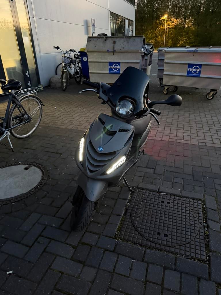 Zip 125cc, Fietsen en Brommers, Scooters | Piaggio, Zo goed als nieuw, Zip, Benzine, Ophalen
