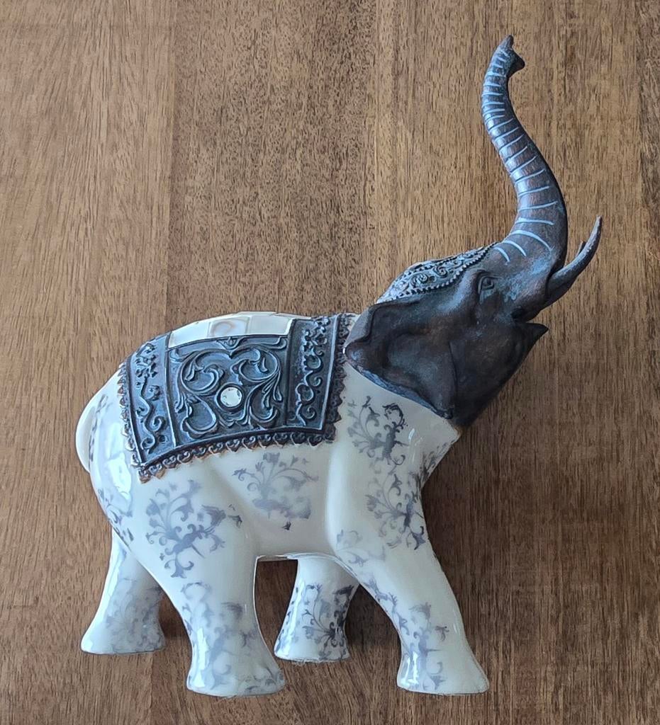 Mooie porseleinen olifant, Ophalen of Verzenden, Zo goed als nieuw, Dier