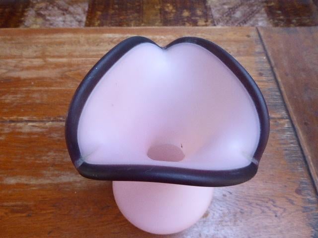 Sierlijke opaline vaas, roze met bordeaux, 29 cm., Ophalen of Verzenden