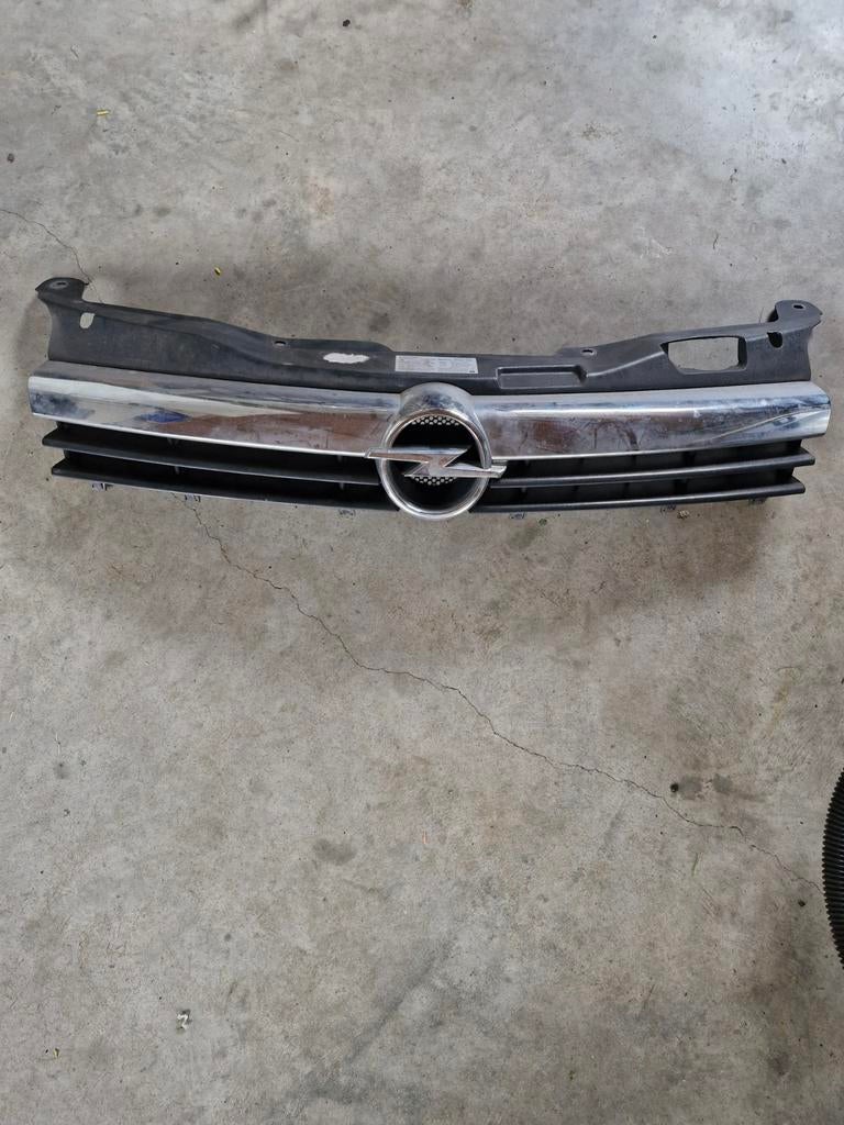 Grill Opel Astra H  Bouwjaar 2005, Auto-onderdelen, Gebruikt, Voor, Opel, Ophalen of Verzenden