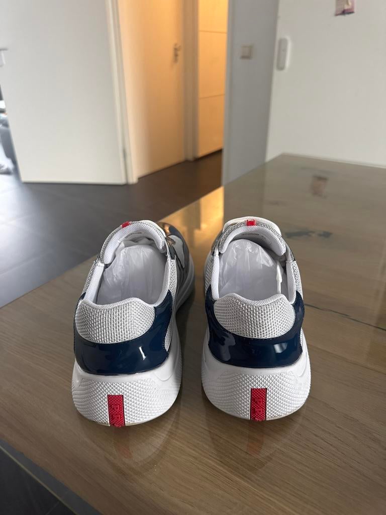 Prada sneakers donkerblauw - Zo goed als nieuw, Kleding | Dames, Schoenen, Ophalen of Verzenden, Zo goed als nieuw, Blauw, Sneakers of Gympen
