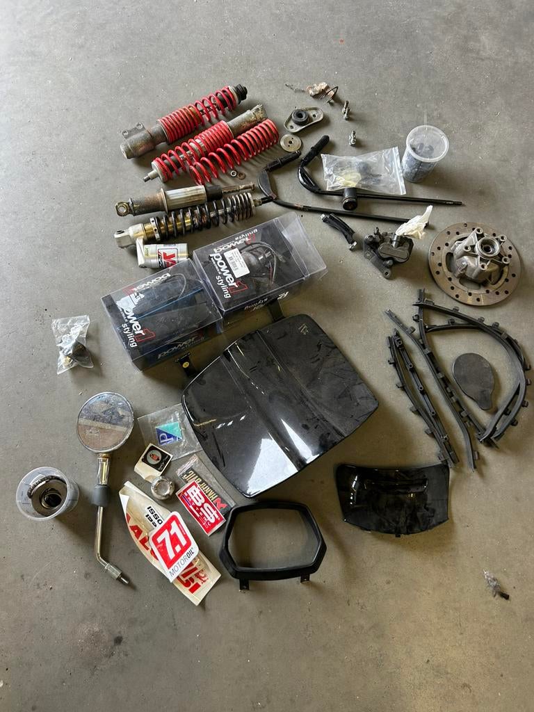 Vespa sprint onderdelen in 1 koop, Ophalen of Verzenden, Zo goed als nieuw, Overige schalen, Onderdeel