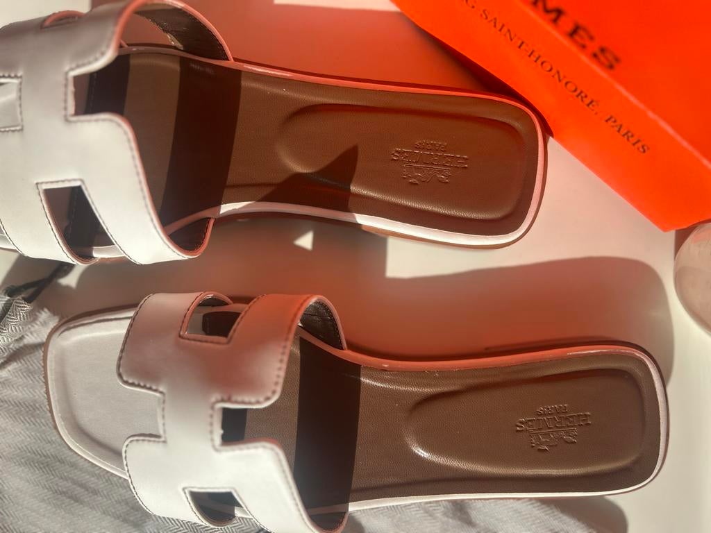Hermès Oran Sandalen Wit - Zo goed als nieuw, Ophalen, Zo goed als nieuw, Wit, Slippers