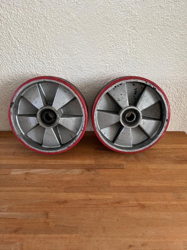 2 wielen voor palletwagen , truck , pompwagen , neuswiel ., Minder dan 60 liter, Ophalen of Verzenden, Gebruikt, Overige typen