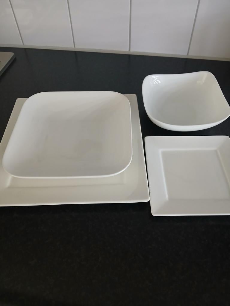 Zo goed als niew serviceset gebroken wit, 6 persoons, Ophalen of Verzenden, Zo goed als nieuw, Bord(en), Overige stijlen