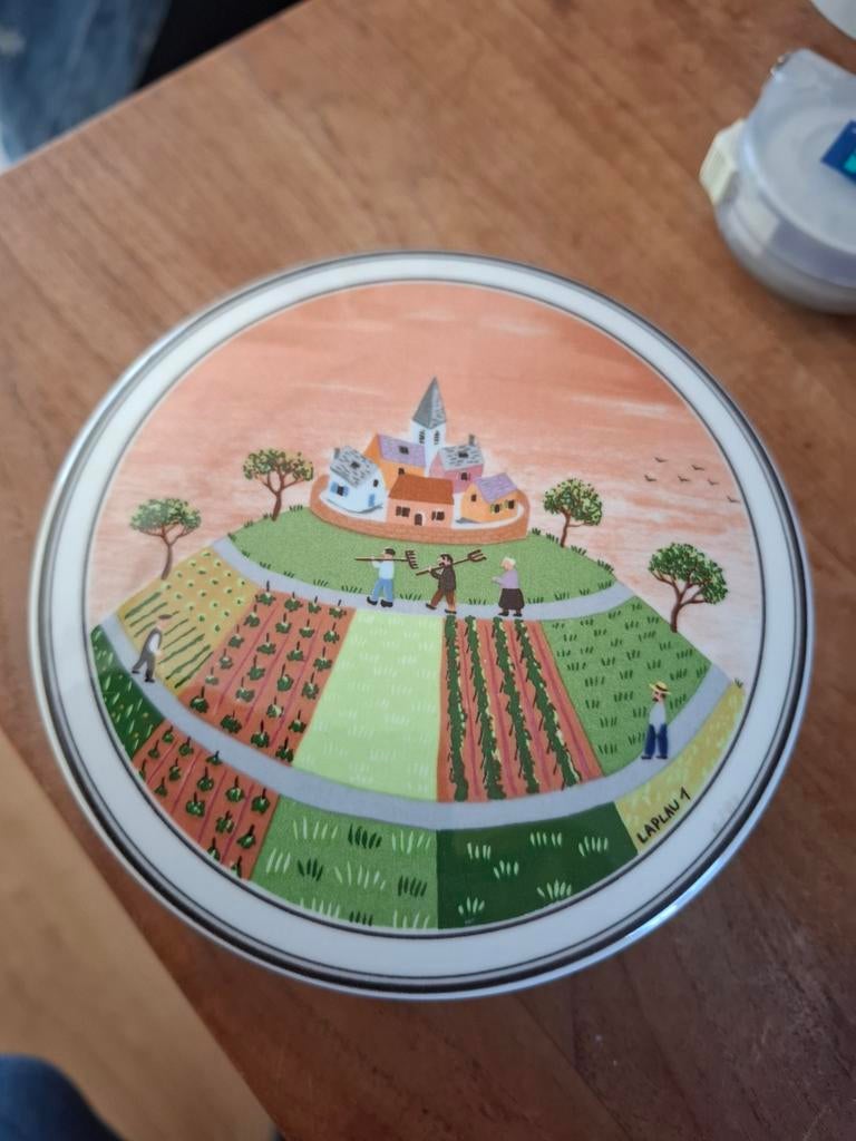 Dekseldoosje villeroy & boch Naïf serie, Verzamelen, Ophalen of Verzenden, Zo goed als nieuw, Porselein, Bord of Schaal