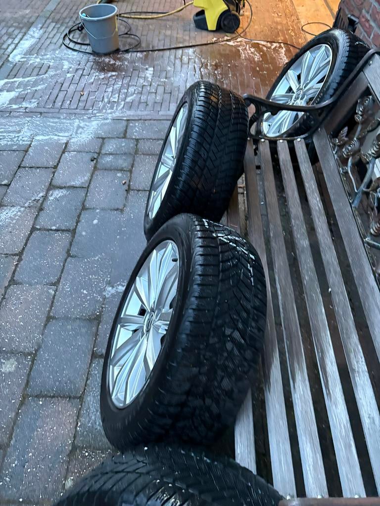 Set van 4 Winterbanden met Velgen - volkswagen passat GTE, Auto-onderdelen, Banden en Velgen, Ophalen, Banden en Velgen, 17 inch