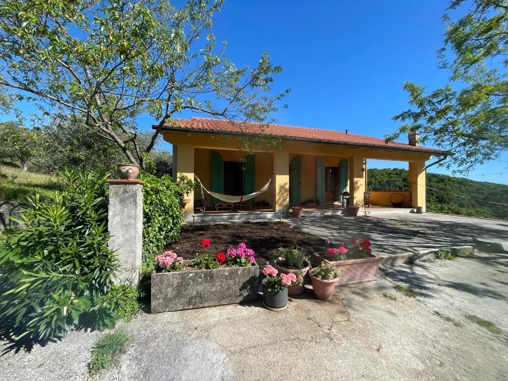 Dubbel woonhuis met land in Toscane, Huizen en Kamers, Buitenland, Italië, Woonhuis, Landelijk, Verkoop zonder makelaar