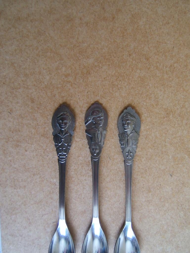 theelepel scouting padvinderij 3 stuks, Verzamelen, Verzenden, Embleem, Speld of Insigne