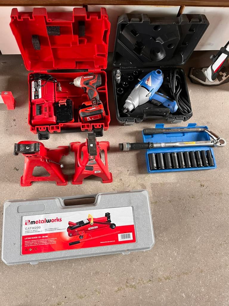 Complete auto wielwissel/reparatie set HBM KEYANG, Ophalen, Gebruikt