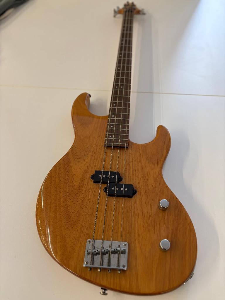 Basgitaar - als nieuw, Ophalen, Zo goed als nieuw, Elektrisch