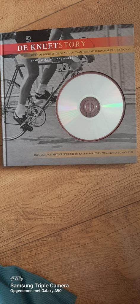 De Kneetstory: Over de dood en de gladiolen + CD, Ophalen of Verzenden, Zo goed als nieuw, Hans Prakke, Lopen en Fietsen