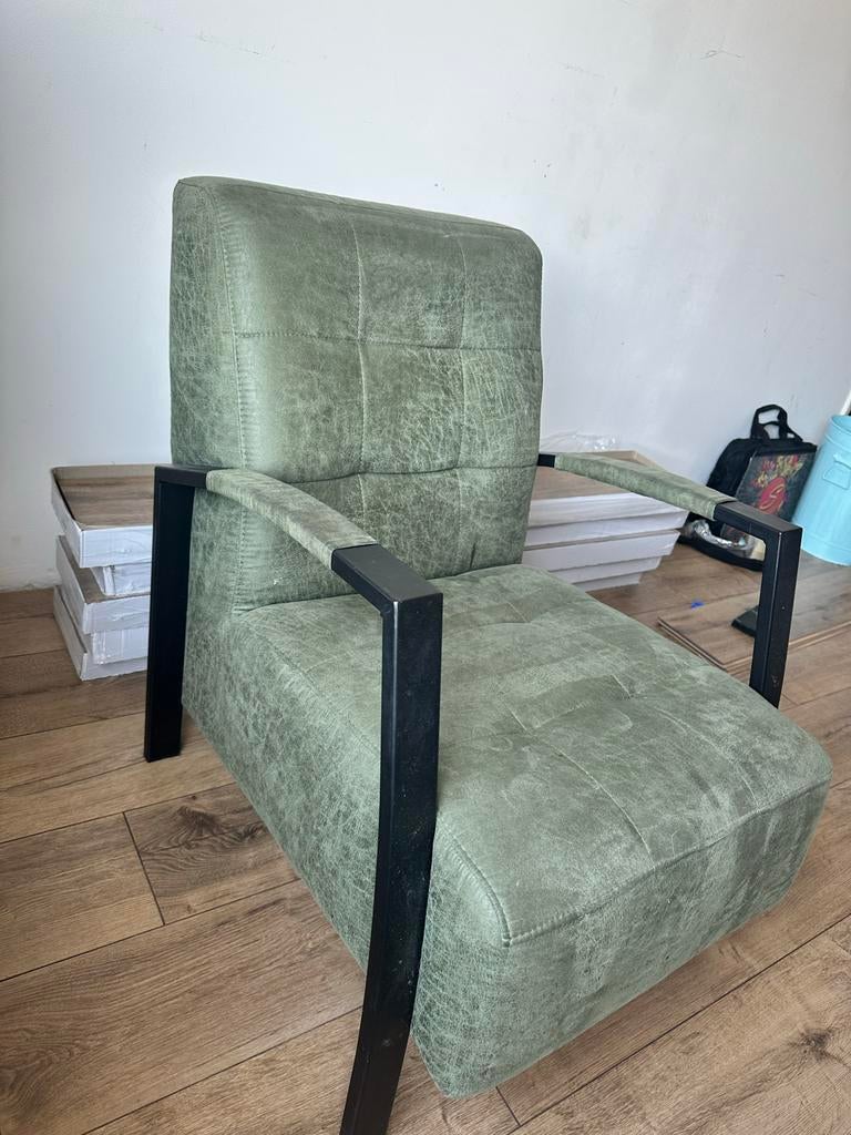 Stijlvolle groene fauteuil met metalen frame, Huis en Inrichting, Fauteuils, Gebruikt, Stof, 50 tot 75 cm, 75 tot 100 cm, Ophalen