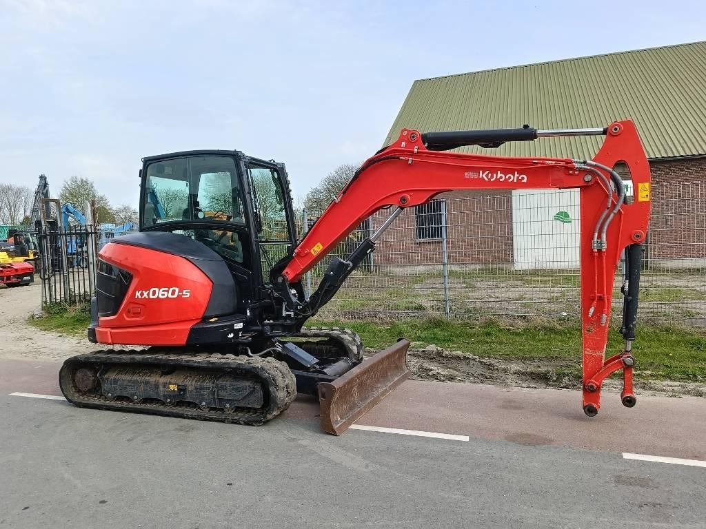 Kubota KX 060-5 minigraver 6 ton 2022 (bj 2022), Zakelijke goederen, Machines en Bouw | Kranen en Graafmachines, Graafmachine