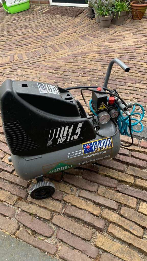 Euro series compressor HLO 200/25 HP 1.5 Lwa 99dB, Ophalen, Zo goed als nieuw